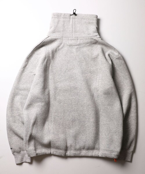 FREAK'S STORE（フリークスストア）の「WEB限定 KELTY×FREAK'S STORE/ケルティ 別注 ワンポイント ヴィンテージロゴ ボトルネックスウェット/ハイネック/ビッグシルエット（スウェット・メンズ・ブラック/グレー/ブラウン/ダークグリーン/グレイッシュブルー・SMALL/MEDIUM/LARGE/X-LARGE）」の19枚目の写真