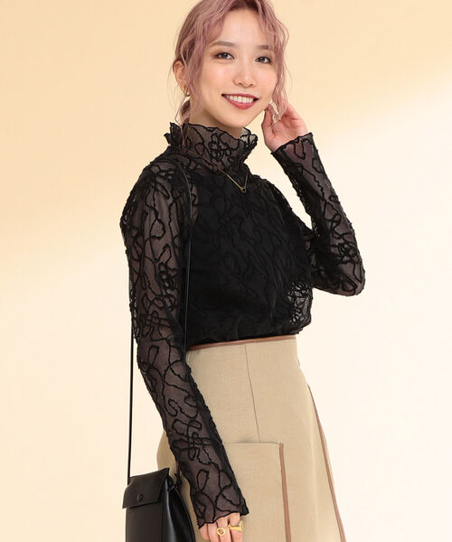 Ray BEAMS(レイビームス)の「Ray BEAMS / 起毛 チュール ハイネック カットソー(Tシャツ/カットソー・レディース・ブラック/ベージュ・ONE SIZE)」の4枚目の写真