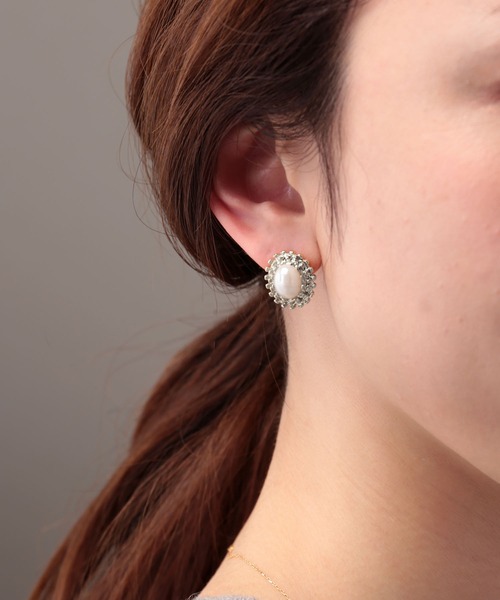 Manon's Selection(マノンズセレクション)の「アンティーク風フェイクパールピアス(ピアス(両耳用)・レディース・ゴールド/シルバー・ONE SIZE)」の2枚目の写真