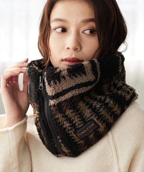 PENDLETON（ペンドルトン）の「■PENDLETON ジャガードボアネックウォーマー＊（ネックウォーマー/スヌード・レディース・ブラック/グレイッシュベージュ・FREE）」の2枚目の写真