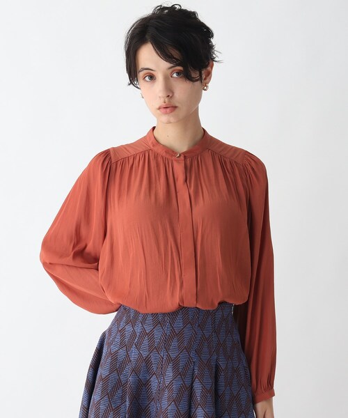 AG by aquagirl（エージーバイアクアガール）の「◆パウダーサテンバンドカラーブラウス【WEB限定サイズ】（シャツ/ブラウス・レディース・アイボリー/ダークオレンジ/ブルー/ネイビー・36/38/40）」の4枚目の写真