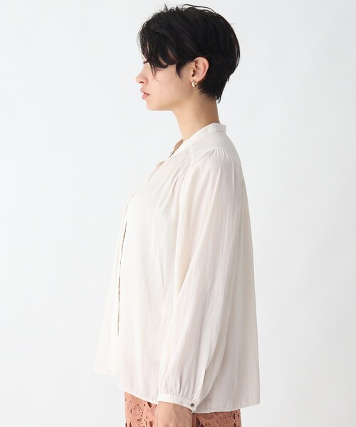 AG by aquagirl（エージーバイアクアガール）の「◆パウダーサテンバンドカラーブラウス【WEB限定サイズ】（シャツ/ブラウス・レディース・アイボリー/ダークオレンジ/ブルー/ネイビー・36/38/40）」の13枚目の写真