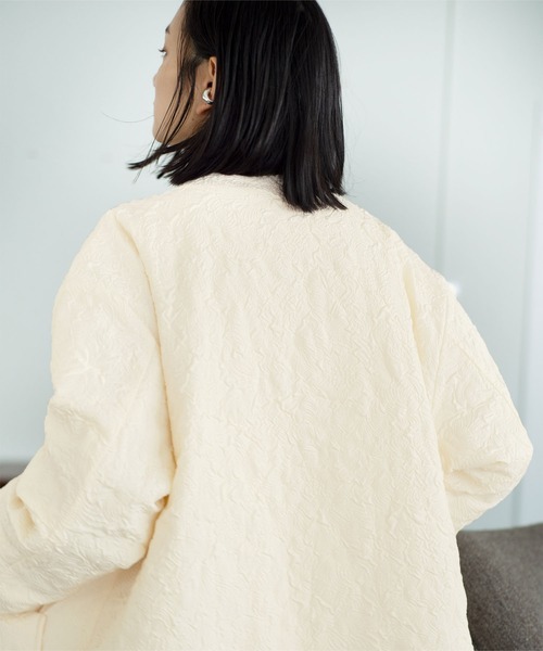 titivate(ティティベイト)の「ジャガードキルティングコート(ノーカラーコート・レディース・ベージュ/カーキ/アイボリー・S/M)」の19枚目の写真