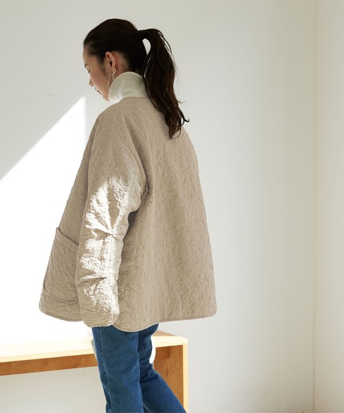 titivate(ティティベイト)の「ジャガードキルティングコート(ノーカラーコート・レディース・ベージュ/カーキ/アイボリー・S/M)」の12枚目の写真