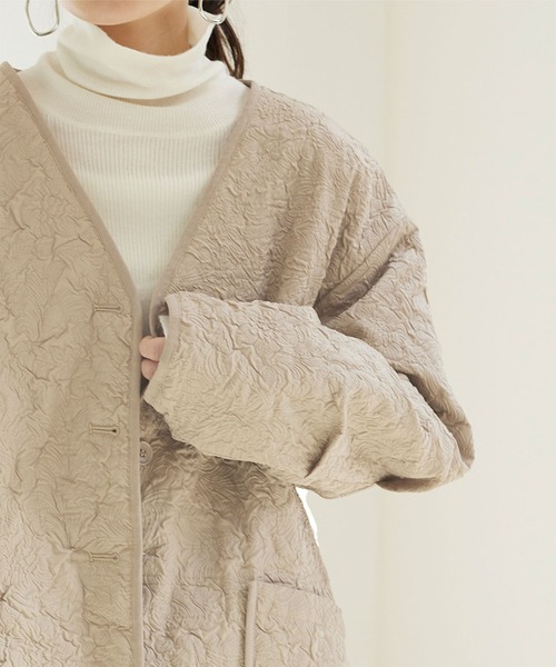 titivate(ティティベイト)の「ジャガードキルティングコート(ノーカラーコート・レディース・ベージュ/カーキ/アイボリー・S/M)」の4枚目の写真