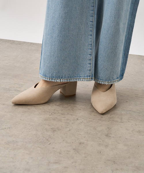 Omekashi(オメカシ)の「とんがりミュール(パンプス・レディース・ブラック/アイボリー・37/38/36)」の4枚目の写真