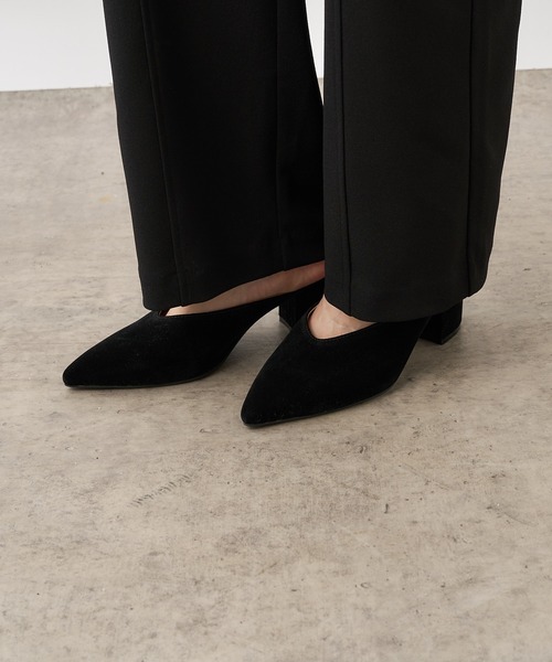 Omekashi(オメカシ)の「とんがりミュール(パンプス・レディース・ブラック/アイボリー・37/38/36)」の8枚目の写真