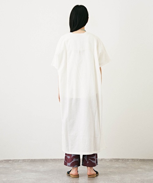 TOBILA（トビラ）の「インド綿麻 スラブローン カフタンワンピース（シャツワンピース・レディース・ピンク/ホワイト/ブラウン・M）」の7枚目の写真