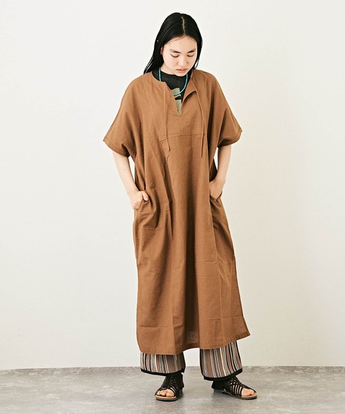 TOBILA（トビラ）の「インド綿麻 スラブローン カフタンワンピース（シャツワンピース・レディース・ピンク/ホワイト/ブラウン・M）」の8枚目の写真