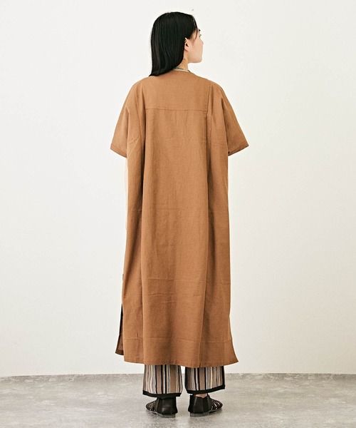 TOBILA（トビラ）の「インド綿麻 スラブローン カフタンワンピース（シャツワンピース・レディース・ピンク/ホワイト/ブラウン・M）」の10枚目の写真