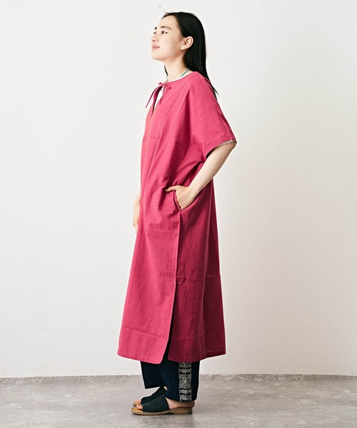 TOBILA（トビラ）の「インド綿麻 スラブローン カフタンワンピース（シャツワンピース・レディース・ピンク/ホワイト/ブラウン・M）」の12枚目の写真