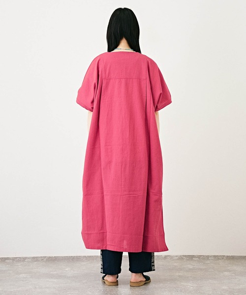 TOBILA（トビラ）の「インド綿麻 スラブローン カフタンワンピース（シャツワンピース・レディース・ピンク/ホワイト/ブラウン・M）」の13枚目の写真