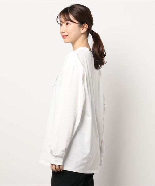 ANDGEEBEE（アンジービー）の「UNISEX エンブロイダリーロンT（Tシャツ/カットソー・レディース・ホワイト/ブラック・MEDIUM）」の4枚目の写真