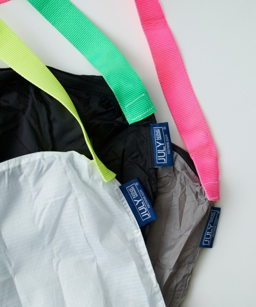 JULY NINE（ジュライナイン）の「[JULY NINE/ジュライナイン] 別注 SEQUEL ナイロンショルダーバッグ（ショルダーバッグ・レディース・ホワイト/ブラック/グレー・ONE SIZE）」の7枚目の写真