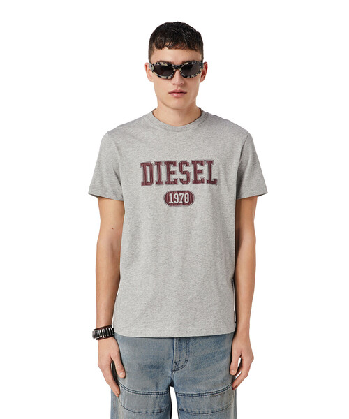 DIESEL（ディーゼル）の「メンズ Tシャツ クラック加工 サステナブル（Tシャツ/カットソー・メンズ・ホワイト/ブラック/杢グレー/レッド・LARGE/X-LARGE/X-SMALL/XX-LARGE/XXX-LARGE/SMALL/MEDIUM）」の4枚目の写真