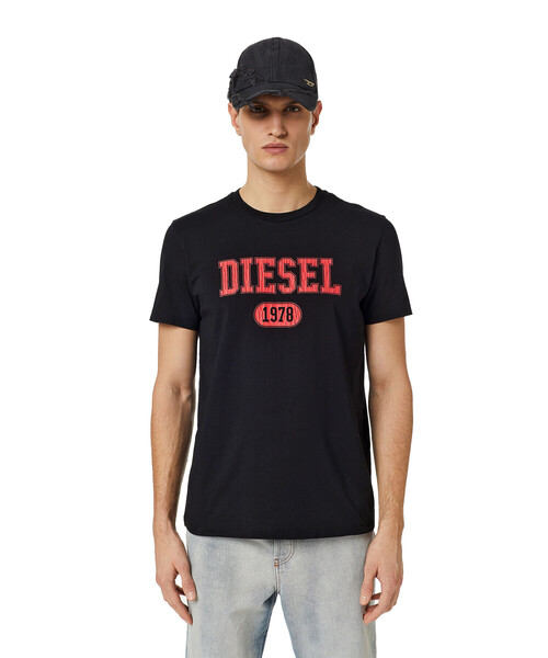 DIESEL（ディーゼル）の「メンズ Tシャツ クラック加工 サステナブル（Tシャツ/カットソー・メンズ・ホワイト/ブラック/杢グレー/レッド・LARGE/X-LARGE/X-SMALL/XX-LARGE/XXX-LARGE/SMALL/MEDIUM）」の3枚目の写真