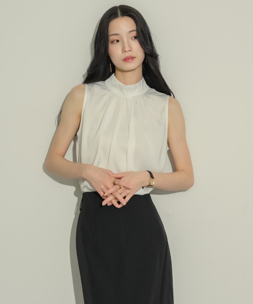 NEUNA(ヌナ)の「【高見えゴージャスなブラウス】ノースリボリュームタックブラウス(シャツ/ブラウス・レディース・ホワイト/ブラック/グレイッシュベージュ/ライトグレー/アイボリー・FREE)」の21枚目の写真