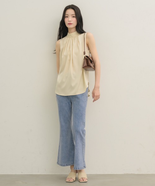 NEUNA(ヌナ)の「【高見えゴージャスなブラウス】ノースリボリュームタックブラウス(シャツ/ブラウス・レディース・ホワイト/ブラック/グレイッシュベージュ/ライトグレー/アイボリー・FREE)」の14枚目の写真