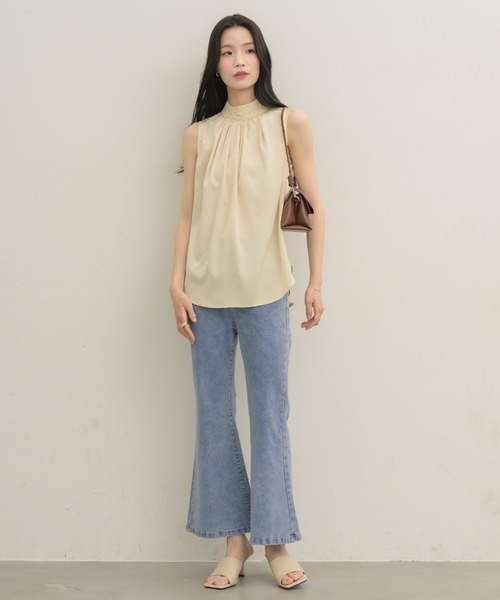 NEUNA(ヌナ)の「【高見えゴージャスなブラウス】ノースリボリュームタックブラウス(シャツ/ブラウス・レディース・ホワイト/ブラック/グレイッシュベージュ/ライトグレー/アイボリー・FREE)」の13枚目の写真