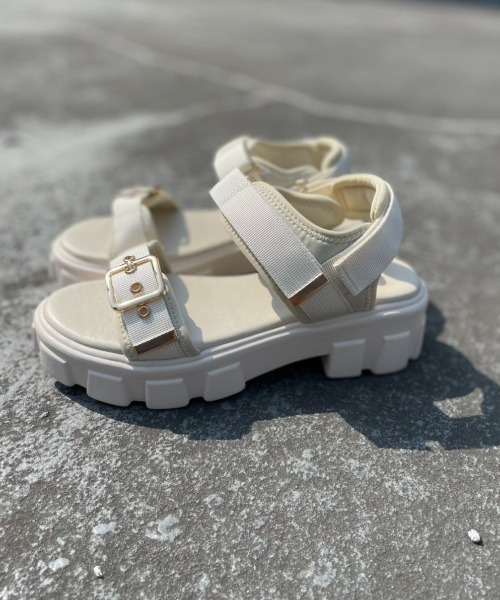 R&E（アールアンドイー）の「【R&E】ゴールドベルテッド5㎝厚底スポーツサンダル（サンダル・レディース・アイボリー/ブラック・S/M/L/LL）」の12枚目の写真