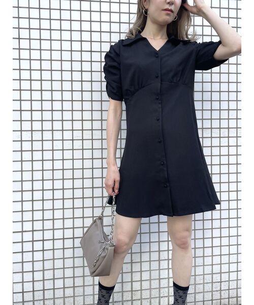 EMODA(エモダ)の「シャツカラーフレアワンピース(ワンピース・レディース・ブラック/ベージュ/その他・FREE)」の2枚目の写真