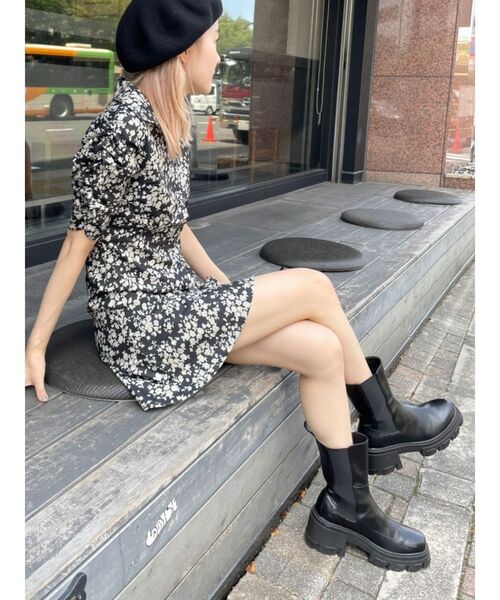 EMODA(エモダ)の「シャツカラーフレアワンピース(ワンピース・レディース・ブラック/ベージュ/その他・FREE)」の6枚目の写真