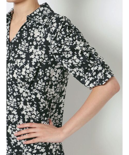 EMODA(エモダ)の「シャツカラーフレアワンピース(ワンピース・レディース・ブラック/ベージュ/その他・FREE)」の21枚目の写真