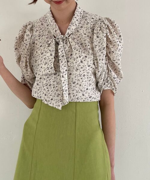 MAJESTIC LEGON(マジェスティックレゴン)の「ボウタイレディパターンブラウス(シャツ/ブラウス・レディース・ベージュ系その他2/ホワイト系その他2/ブラック系その他/ブラック/ベージュ/ホワイト系その他・MEDIUM)」の8枚目の写真