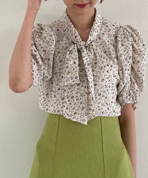 MAJESTIC LEGON(マジェスティックレゴン)の「ボウタイレディパターンブラウス(シャツ/ブラウス・レディース・ベージュ系その他2/ホワイト系その他2/ブラック系その他/ブラック/ベージュ/ホワイト系その他・MEDIUM)」の9枚目の写真