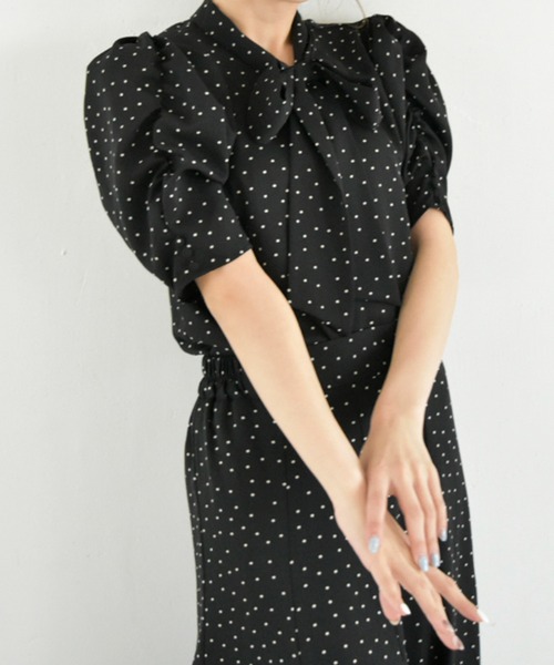 MAJESTIC LEGON(マジェスティックレゴン)の「ボウタイレディパターンブラウス(シャツ/ブラウス・レディース・ベージュ系その他2/ホワイト系その他2/ブラック系その他/ブラック/ベージュ/ホワイト系その他・MEDIUM)」の1枚目の写真