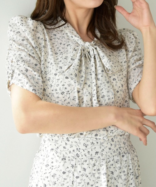 MAJESTIC LEGON(マジェスティックレゴン)の「ボウタイレディパターンブラウス(シャツ/ブラウス・レディース・ベージュ系その他2/ホワイト系その他2/ブラック系その他/ブラック/ベージュ/ホワイト系その他・MEDIUM)」の3枚目の写真