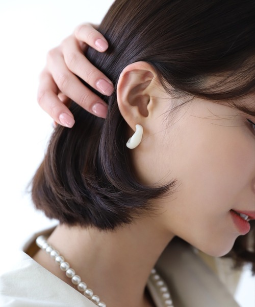 UNE MANSION（ユヌマンション）の「マーブルホマイカピアス（ピアス（両耳用）・レディース・ブラウン/グリーン/アイボリー・ONE SIZE）」の13枚目の写真