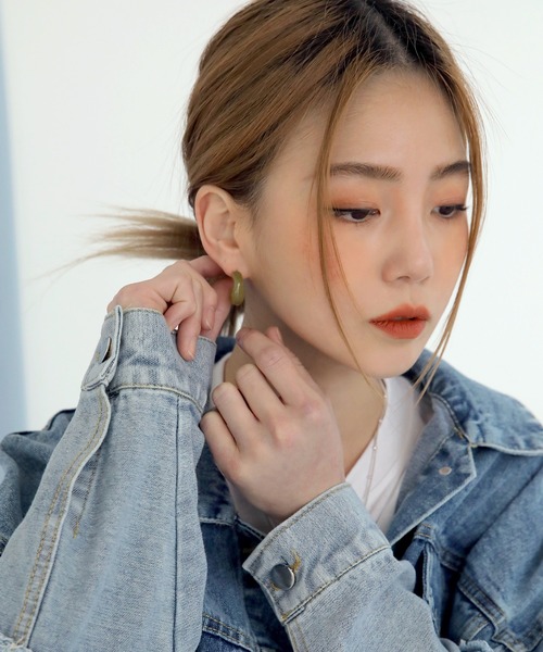 UNE MANSION（ユヌマンション）の「マーブルホマイカピアス（ピアス（両耳用）・レディース・ブラウン/グリーン/アイボリー・ONE SIZE）」の16枚目の写真