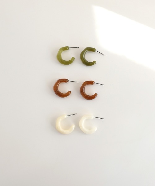 UNE MANSION（ユヌマンション）の「マーブルホマイカピアス（ピアス（両耳用）・レディース・ブラウン/グリーン/アイボリー・ONE SIZE）」の8枚目の写真