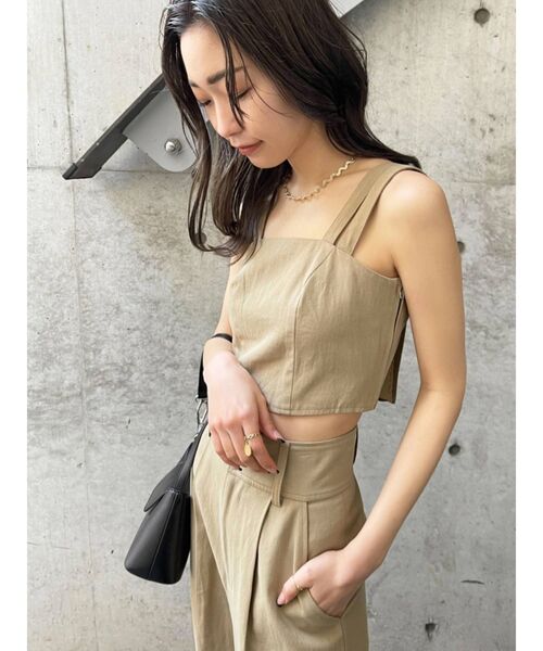 EMODA(エモダ)の「ダブルストラップショートビスチェ(タンクトップ・レディース・アイボリー/ブラック/ベージュ/ブルー・FREE)」の16枚目の写真