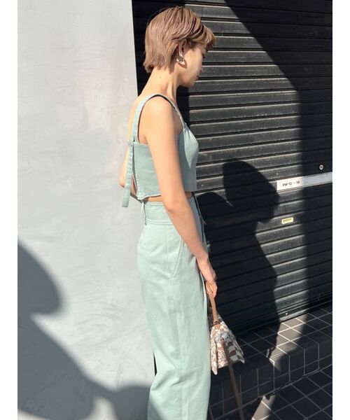 EMODA(エモダ)の「ダブルストラップショートビスチェ(タンクトップ・レディース・アイボリー/ブラック/ベージュ/ブルー・FREE)」の20枚目の写真