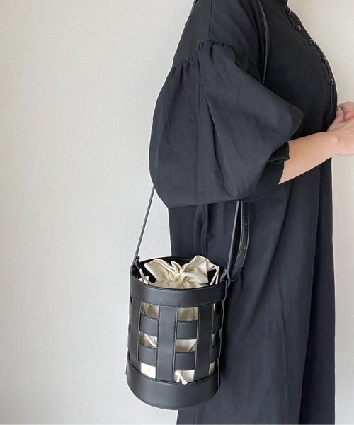 y/m by misato（イムバイミサト）の「バケツショルダーBAG（ショルダーバッグ・レディース・ブラウン/ブラック・FREE）」の3枚目の写真