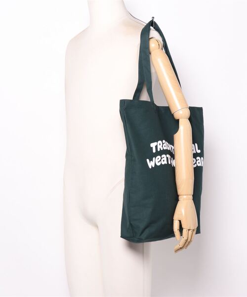 Traditional Weatherwear（トラディショナルウェザーウェア）の「WAVE LOGO GUSSET TOTE（トートバッグ・レディース・グリーン/ブラウン・F）」の6枚目の写真