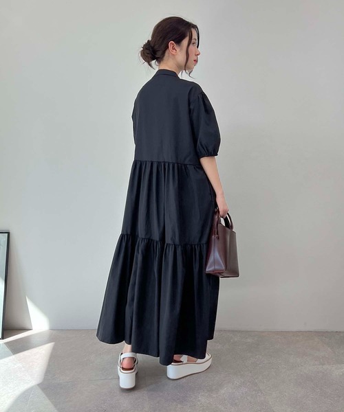 toucher du brise(トゥシェドブリーズ)の「ボリュームスリーブ ティアード ロングワンピース(ワンピース・レディース・ブラック/オフホワイト/カーキ/ブルー・M)」の11枚目の写真