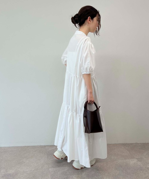 toucher du brise(トゥシェドブリーズ)の「ボリュームスリーブ ティアード ロングワンピース(ワンピース・レディース・ブラック/オフホワイト/カーキ/ブルー・M)」の7枚目の写真