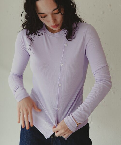 Kari & lili（カウリアンドリィリィ）の「design rib tops（Tシャツ/カットソー・レディース・ライトパープル/ブラック・FREE）」の3枚目の写真