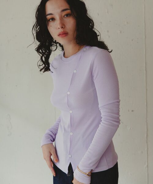 Kari & lili（カウリアンドリィリィ）の「design rib tops（Tシャツ/カットソー・レディース・ライトパープル/ブラック・FREE）」の4枚目の写真