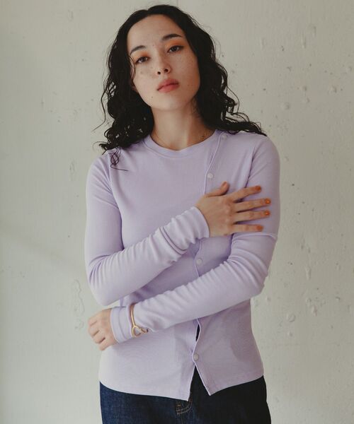 Kari & lili（カウリアンドリィリィ）の「design rib tops（Tシャツ/カットソー・レディース・ライトパープル/ブラック・FREE）」の7枚目の写真