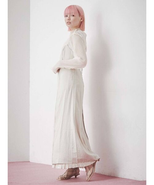 merry jenny（メリージェニー）の「satinアシメストラップキャミワンピース（ワンピース・レディース・ベージュ/ピンク/ブルー・FREE）」の14枚目の写真