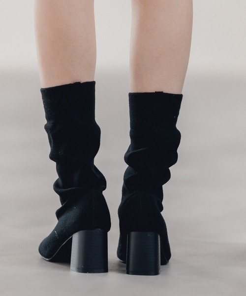 Andemiu（アンデミュウ）の「ニットブーツ156870（ブーツ・レディース・オフホワイト/ブラック・SMALL/MEDIUM/LARGE）」の2枚目の写真