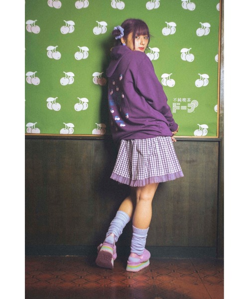 FRUIT OF THE LOOM(フルーツオブザルーム)の「『しなこ』×『不純喫茶ドープ』/パーカー チェリー(パーカー・レディース・ブラック/ピンク/ホワイト/ブルー/パープル・L/S/M/XL)」の9枚目の写真