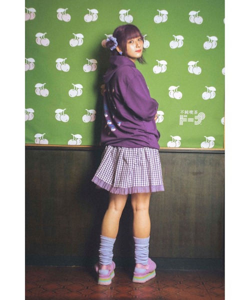 FRUIT OF THE LOOM(フルーツオブザルーム)の「『しなこ』×『不純喫茶ドープ』/パーカー チェリー(パーカー・レディース・ブラック/ピンク/ホワイト/ブルー/パープル・L/S/M/XL)」の12枚目の写真