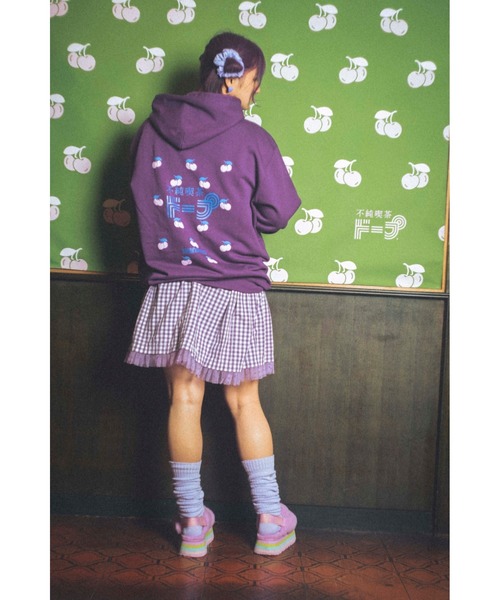 FRUIT OF THE LOOM(フルーツオブザルーム)の「『しなこ』×『不純喫茶ドープ』/パーカー チェリー(パーカー・レディース・ブラック/ピンク/ホワイト/ブルー/パープル・L/S/M/XL)」の14枚目の写真