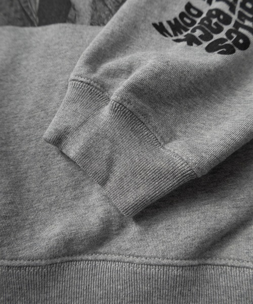 The Beatles（ザビートルズ）の「【THE BEATLES】フォトプリントスウェット/発泡プリントスウェット/ビッグシルエット（スウェット・レディース・チャコールグレー/グレー/オフホワイト/ホワイト系その他/グレー系その他/グレー系その他2・M/L/XL）」の17枚目の写真