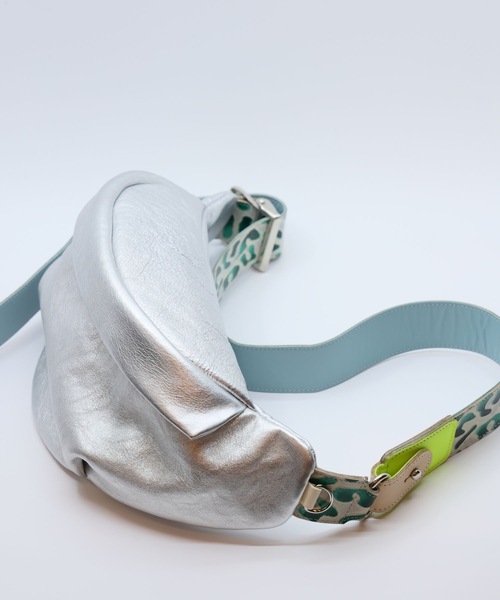 JUCO.（ジュコ）の「メタリックレザーウエストバッグ（ボディバッグ